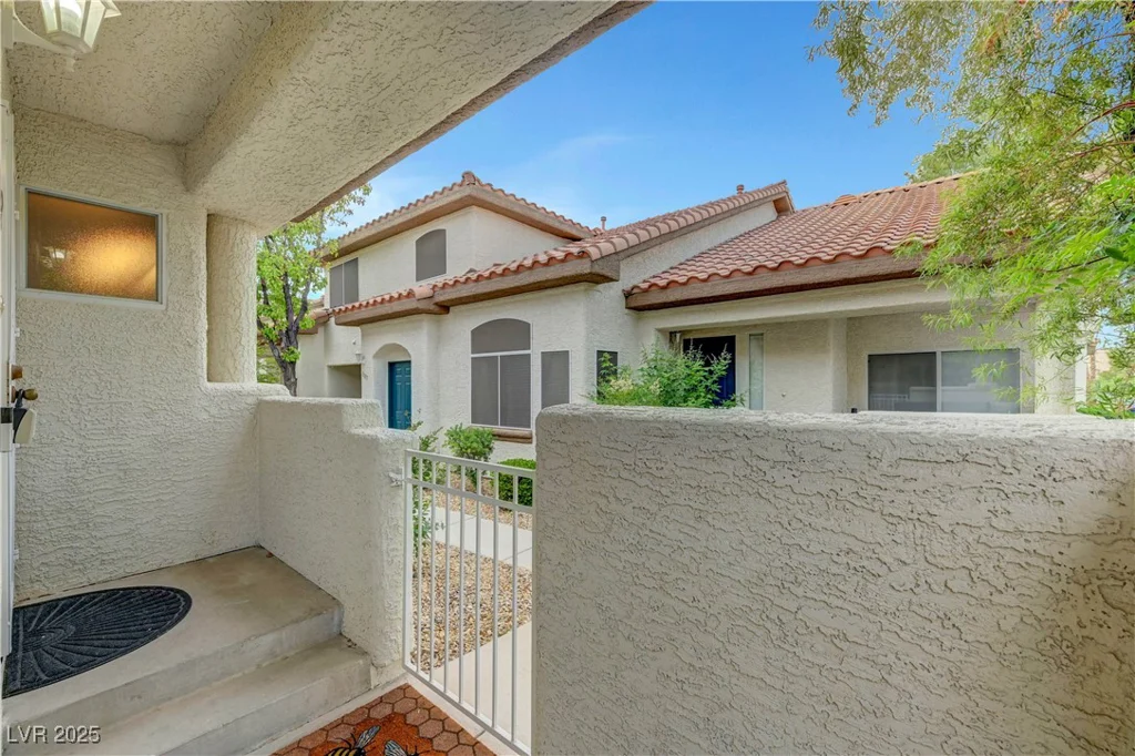 8012 Desire, Las Vegas, NV 89128