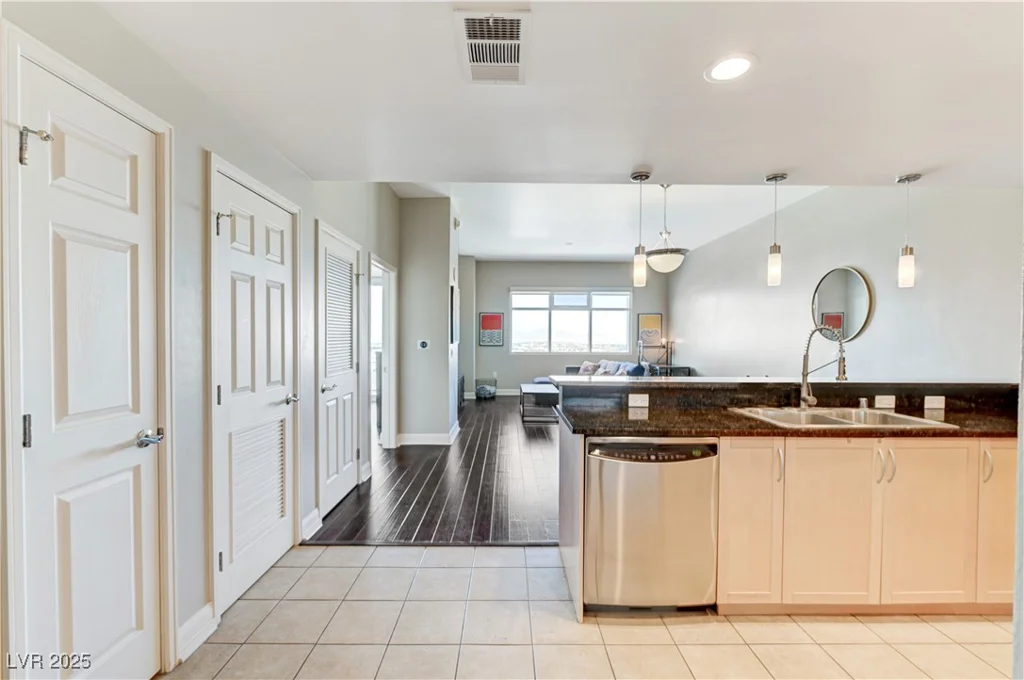 150 Las Vegas, Las Vegas, NV 89101