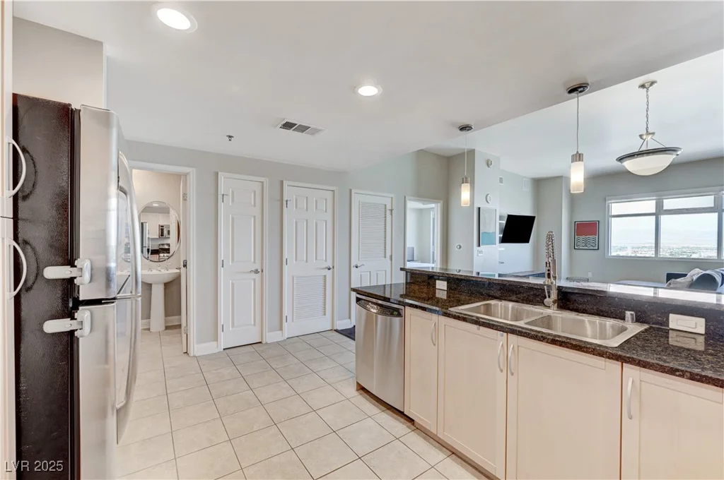 150 Las Vegas, Las Vegas, NV 89101