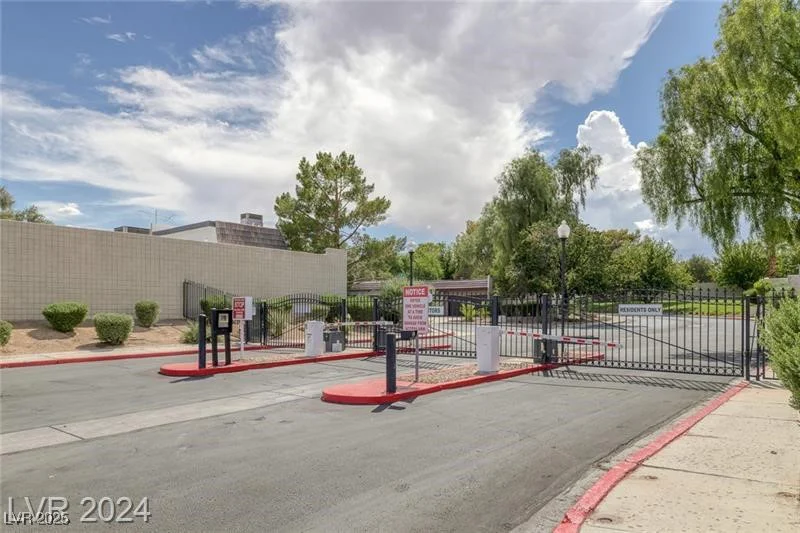 3660 Haverhill, Las Vegas, NV 89121