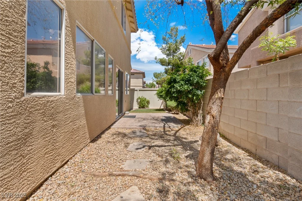 10638 Pueblo Springs, Las Vegas, NV 89183