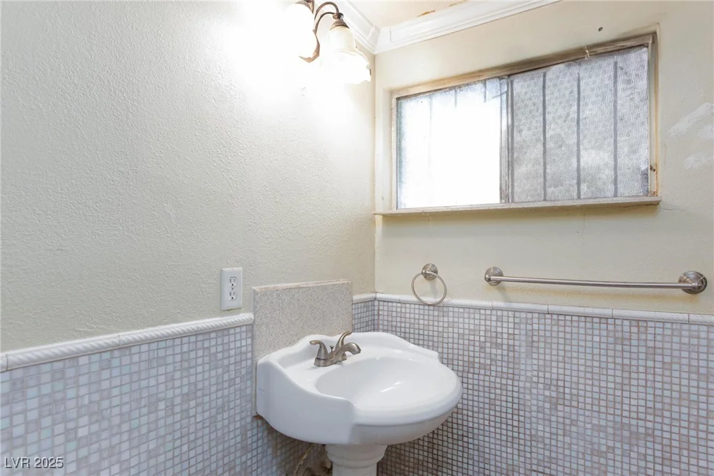2825 Burnham, Las Vegas, NV 89169