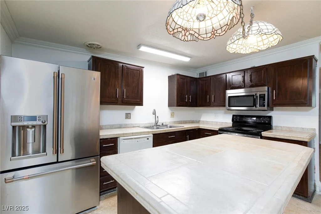 2825 Burnham, Las Vegas, NV 89169