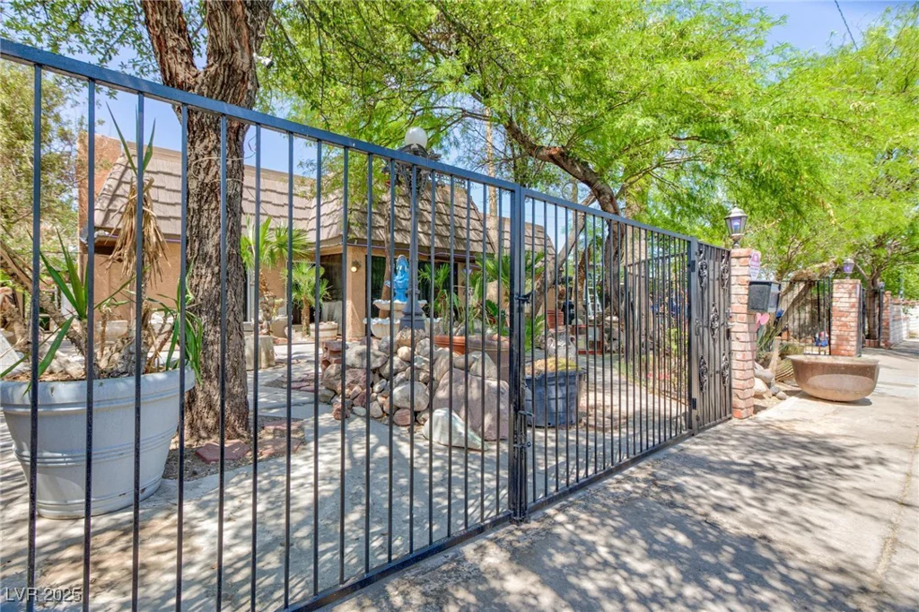 2825 Burnham, Las Vegas, NV 89169