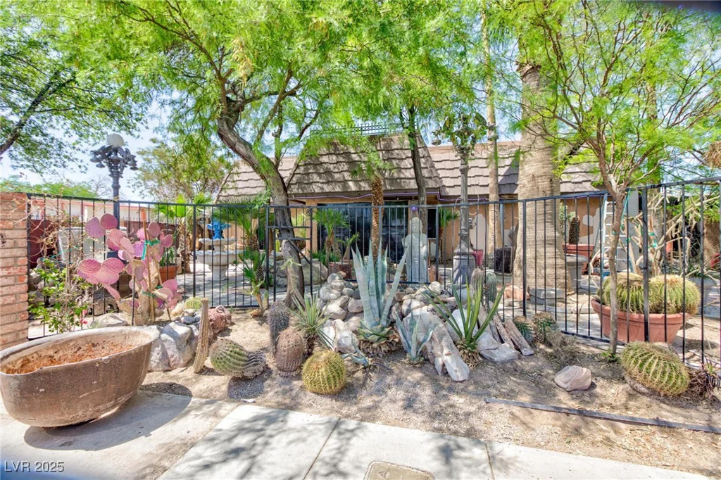 2825 Burnham, Las Vegas, NV 89169