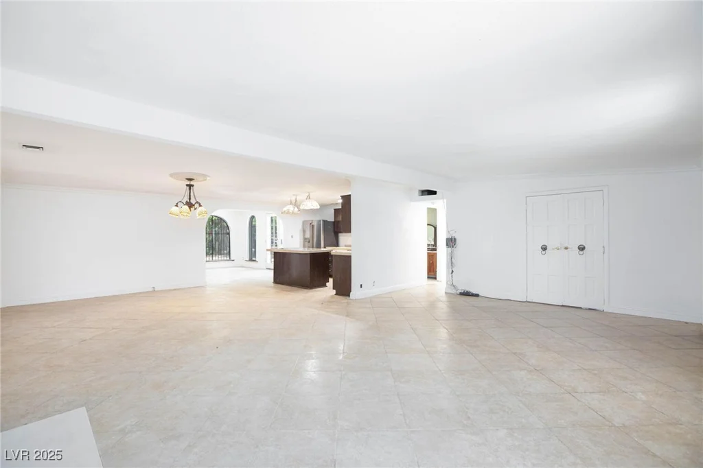 2825 Burnham, Las Vegas, NV 89169