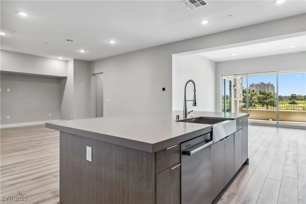 9125 Las Manaitas, Las Vegas, NV 89144