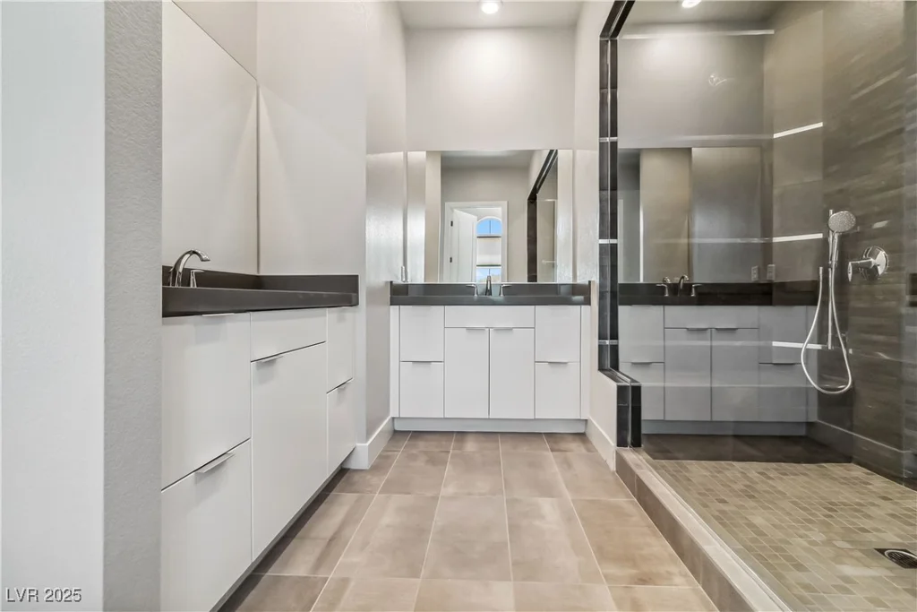 9125 Las Manaitas, Las Vegas, NV 89144
