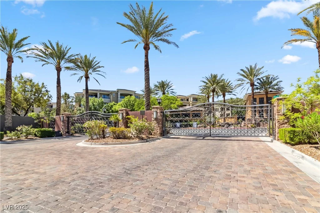 9125 Las Manaitas, Las Vegas, NV 89144