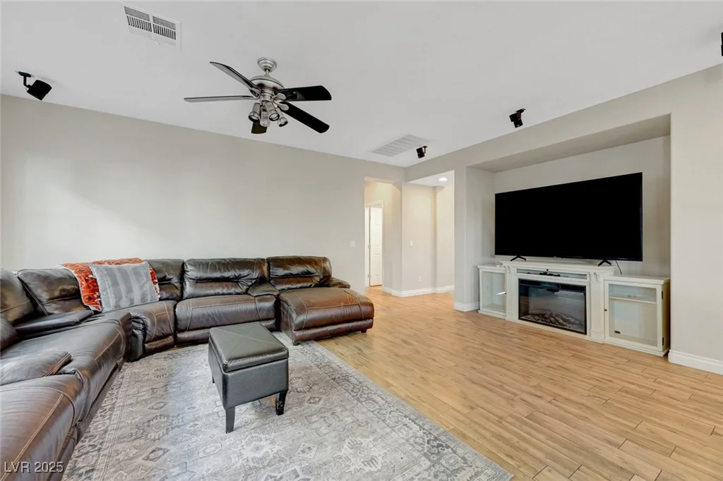 9704 Royal Lamb, Las Vegas, NV 89145