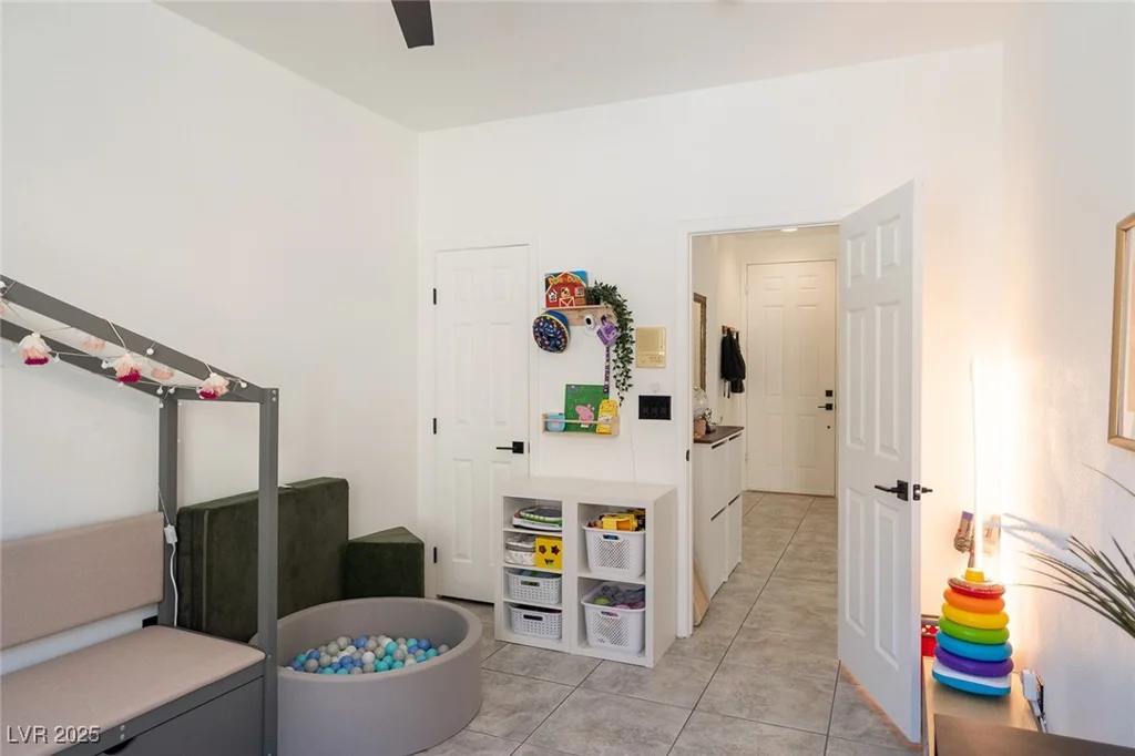 2021 Pelican Sky Beach, North Las Vegas, NV 89081