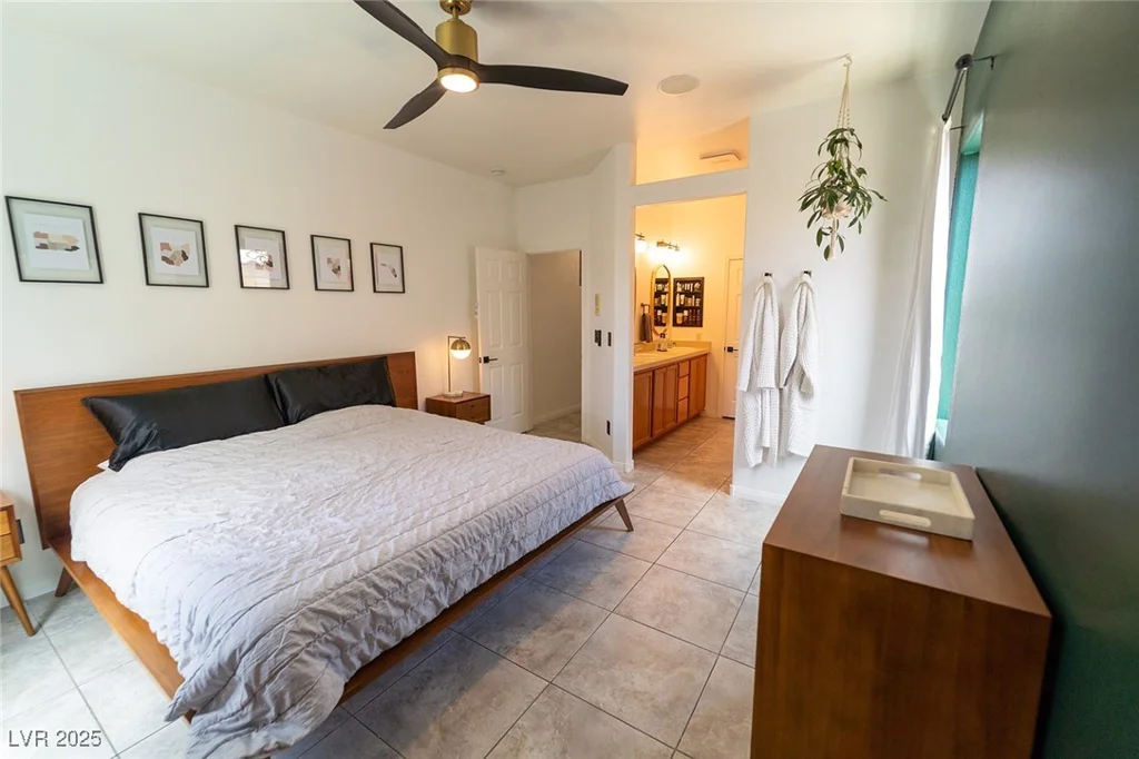 2021 Pelican Sky Beach, North Las Vegas, NV 89081