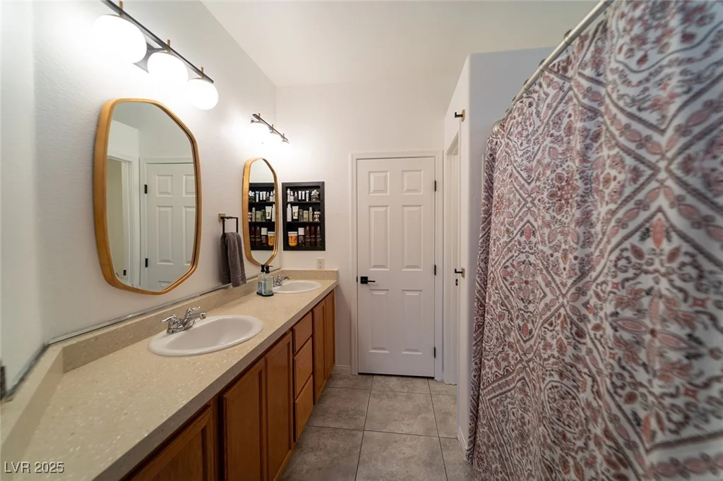 2021 Pelican Sky Beach, North Las Vegas, NV 89081