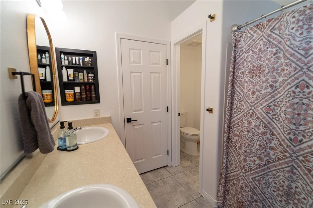 2021 Pelican Sky Beach, North Las Vegas, NV 89081