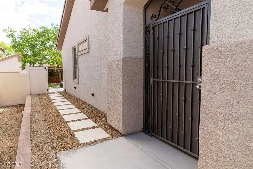 2021 Pelican Sky Beach, North Las Vegas, NV 89081