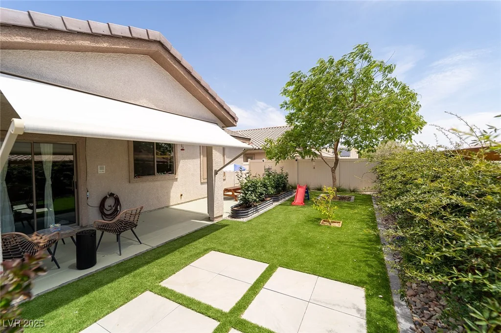 2021 Pelican Sky Beach, North Las Vegas, NV 89081