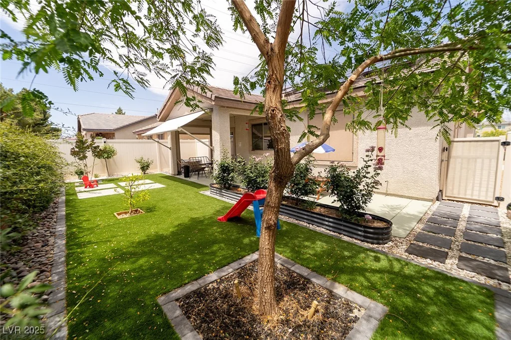 2021 Pelican Sky Beach, North Las Vegas, NV 89081