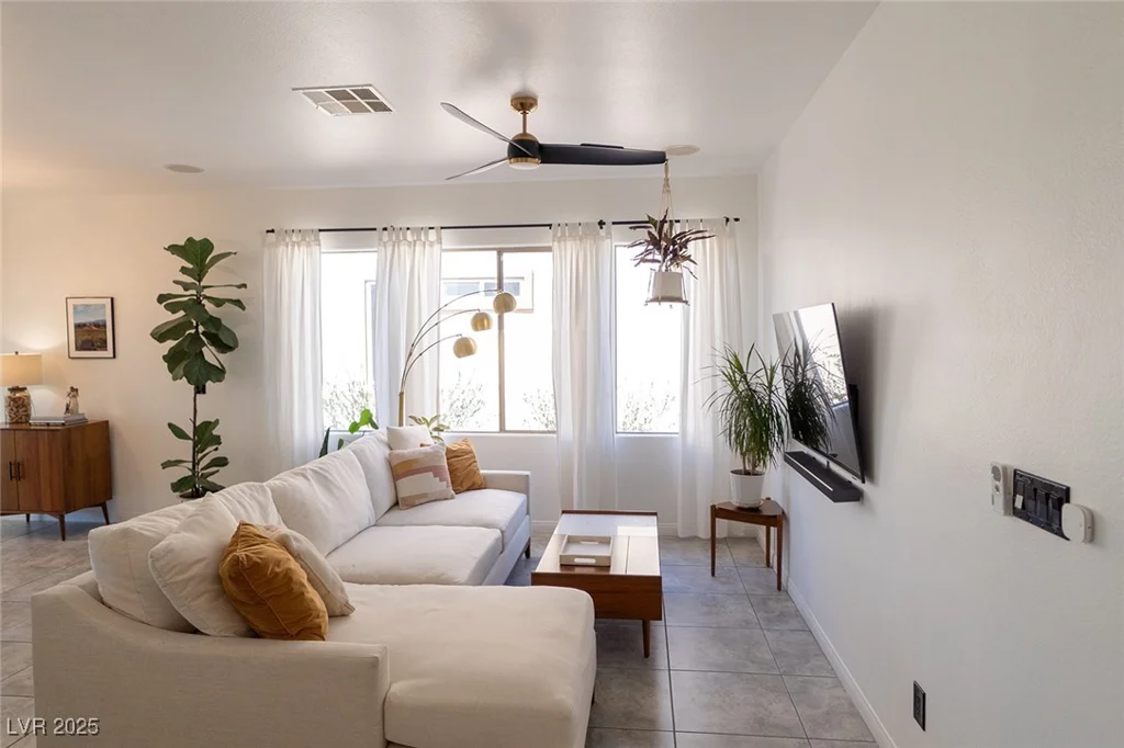 2021 Pelican Sky Beach, North Las Vegas, NV 89081