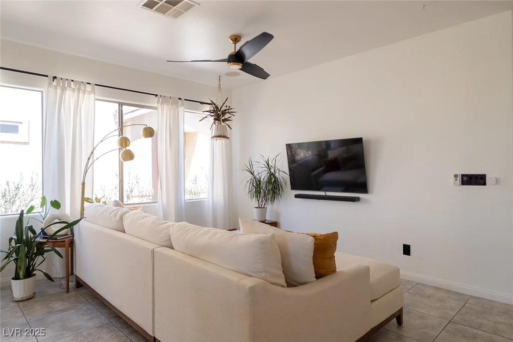 2021 Pelican Sky Beach, North Las Vegas, NV 89081