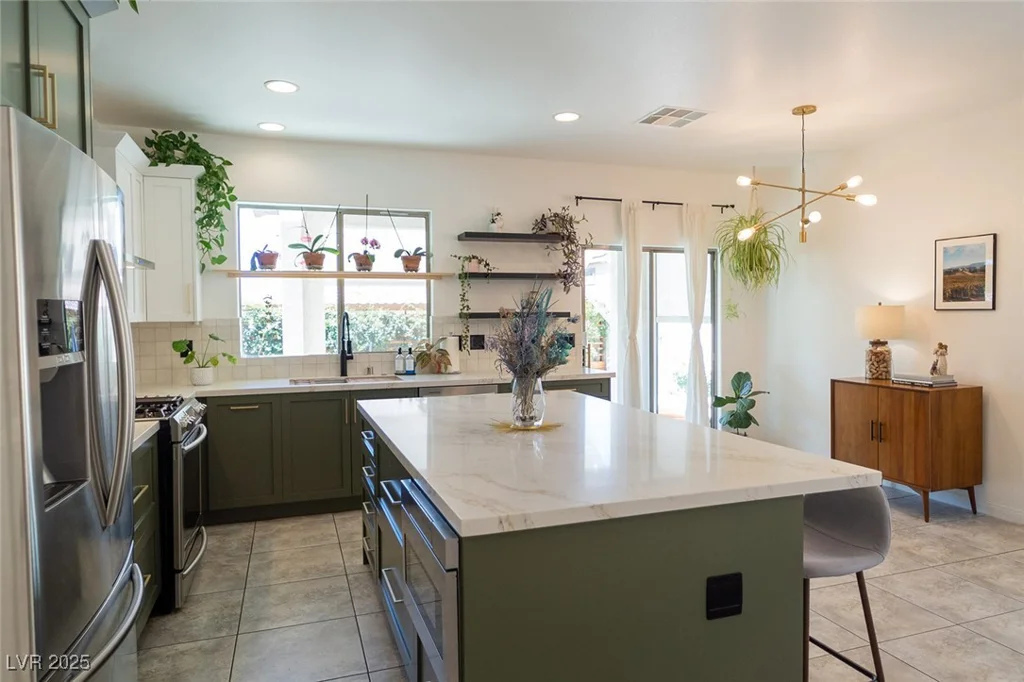 2021 Pelican Sky Beach, North Las Vegas, NV 89081