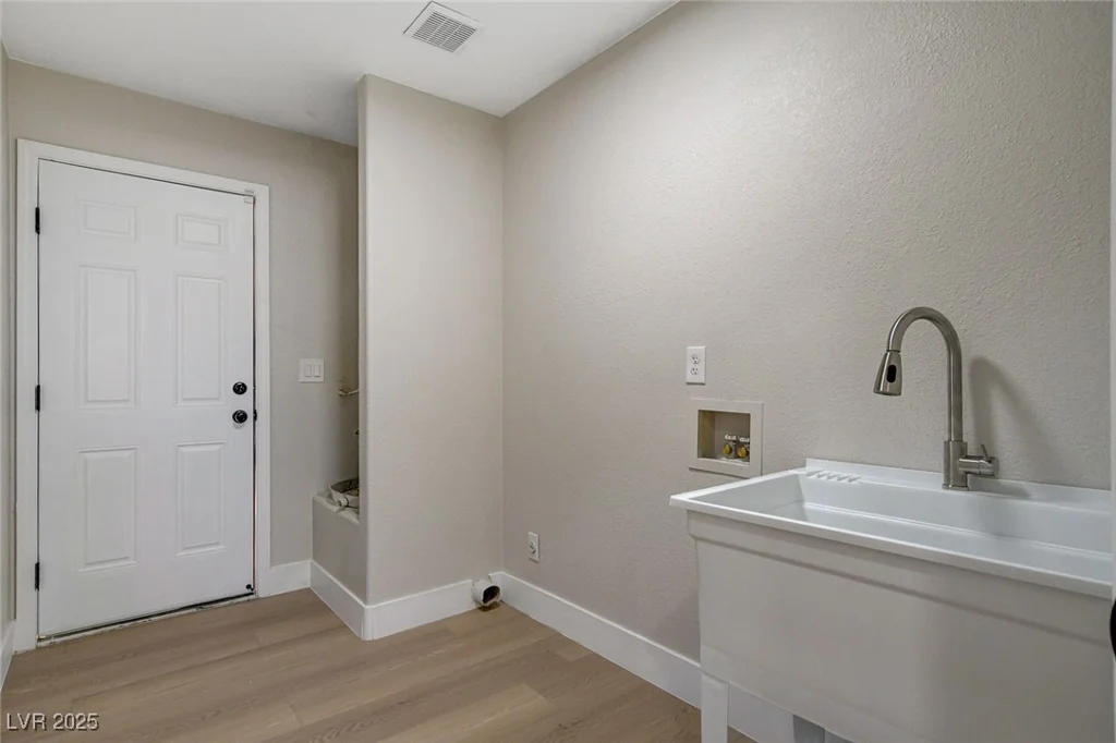 7805 Leavorite, Las Vegas, NV 89128