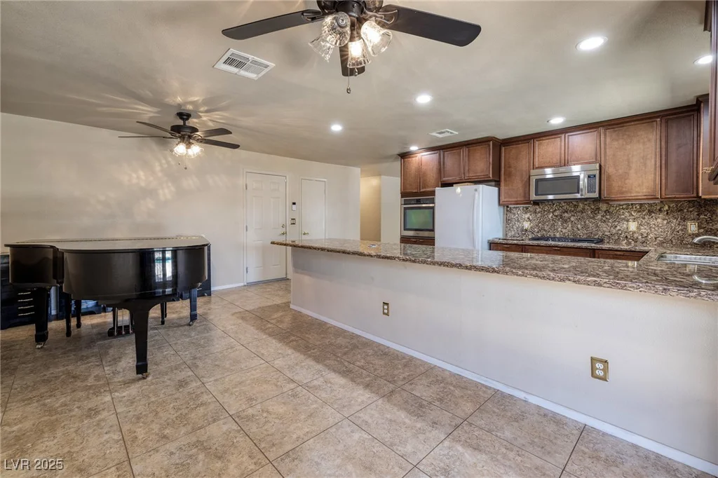 616 Fernbrook, Henderson, NV 89002
