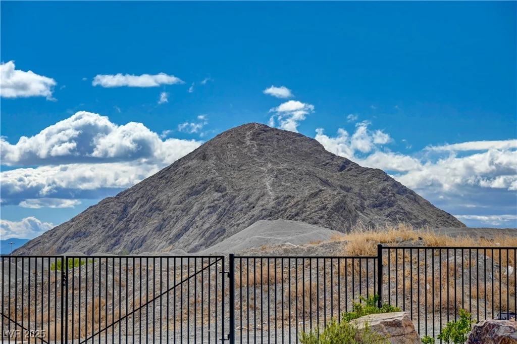 5236 Sunstone Mesa, Las Vegas, NV 89166