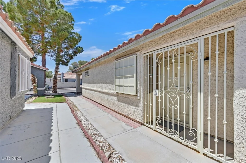 1356 Pleasant Brook, Las Vegas, NV 89142
