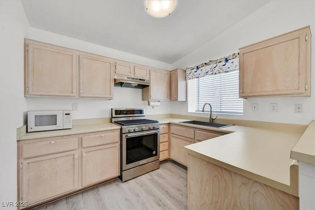 1356 Pleasant Brook, Las Vegas, NV 89142