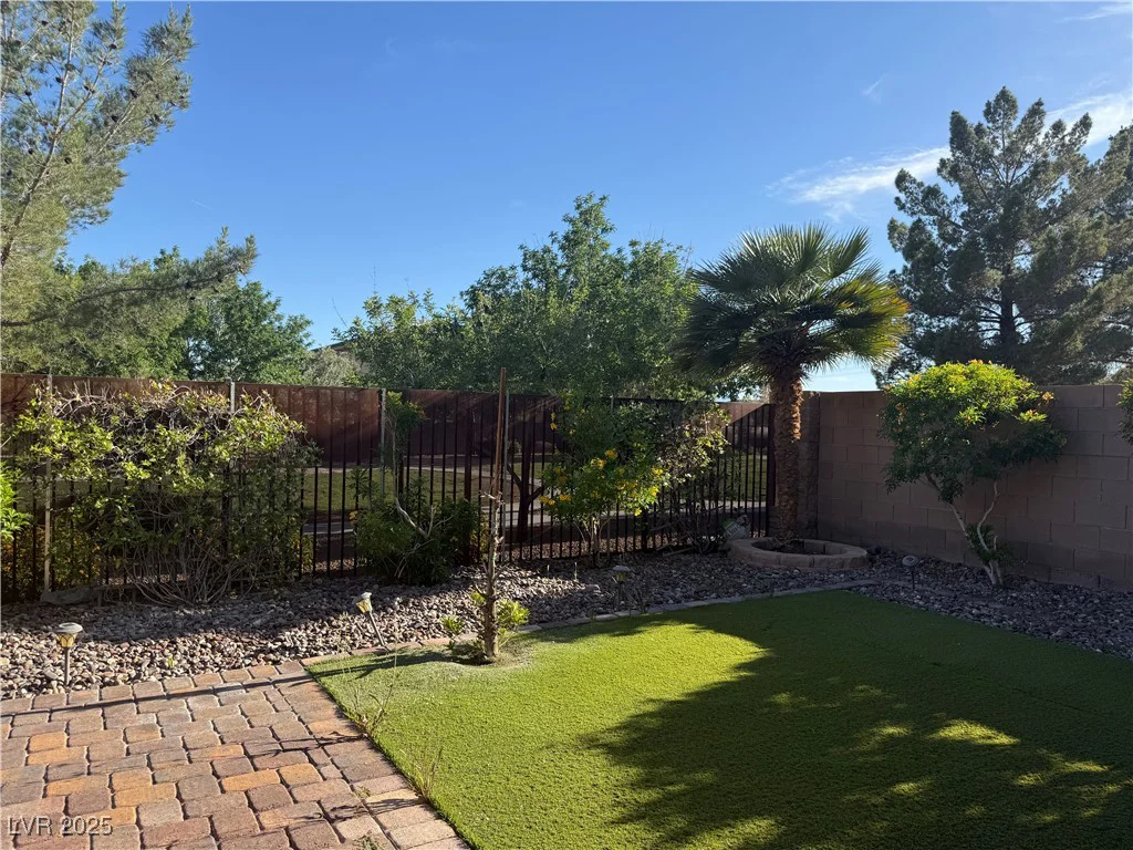109 Delighted, North Las Vegas, NV 89031