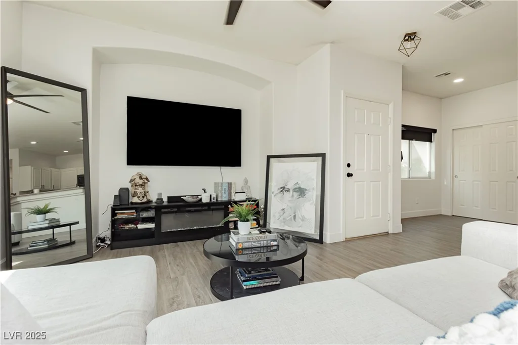 10010 Aspen Rose, Las Vegas, NV 89183