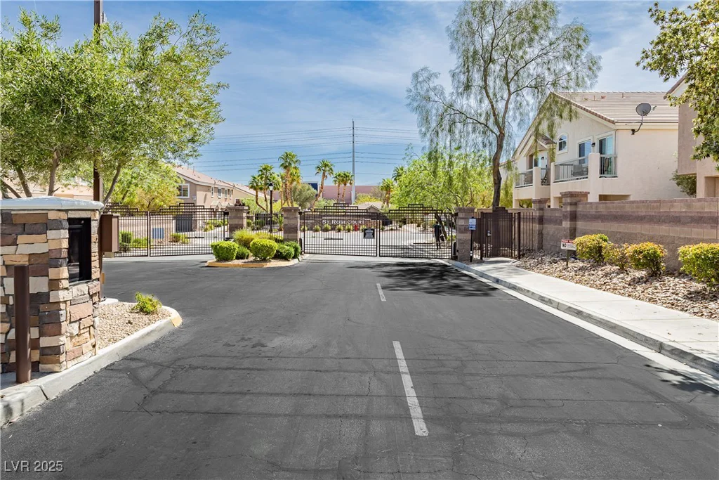 10010 Aspen Rose, Las Vegas, NV 89183