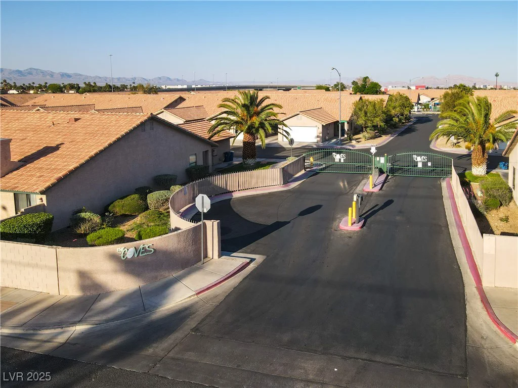 305 Crosswind, Las Vegas, NV 89145