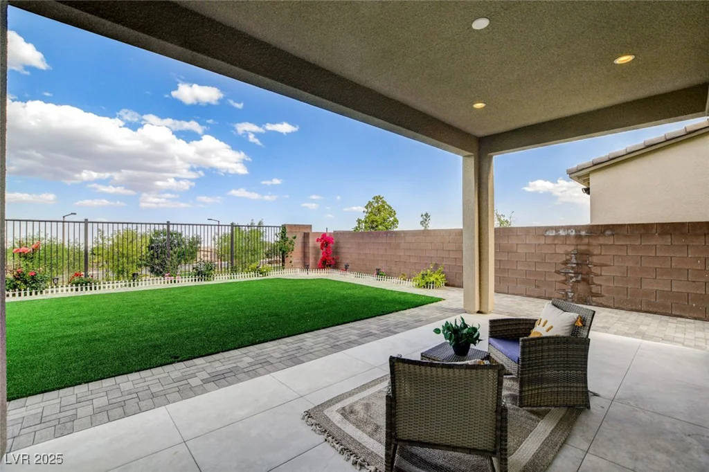 350 Gandara, Las Vegas, NV 89138