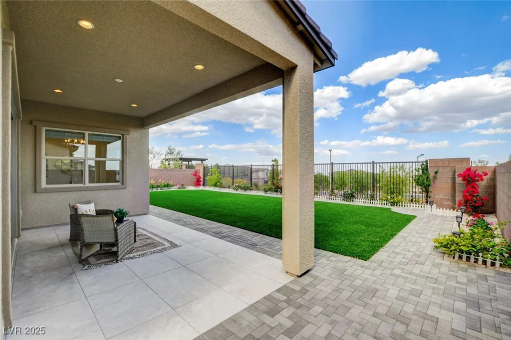 350 Gandara, Las Vegas, NV 89138