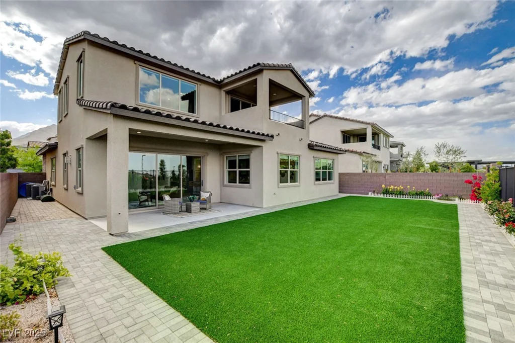 350 Gandara, Las Vegas, NV 89138