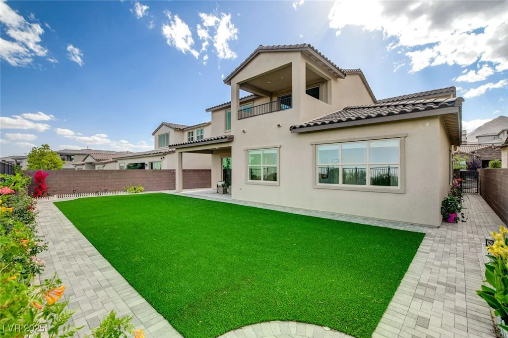 350 Gandara, Las Vegas, NV 89138