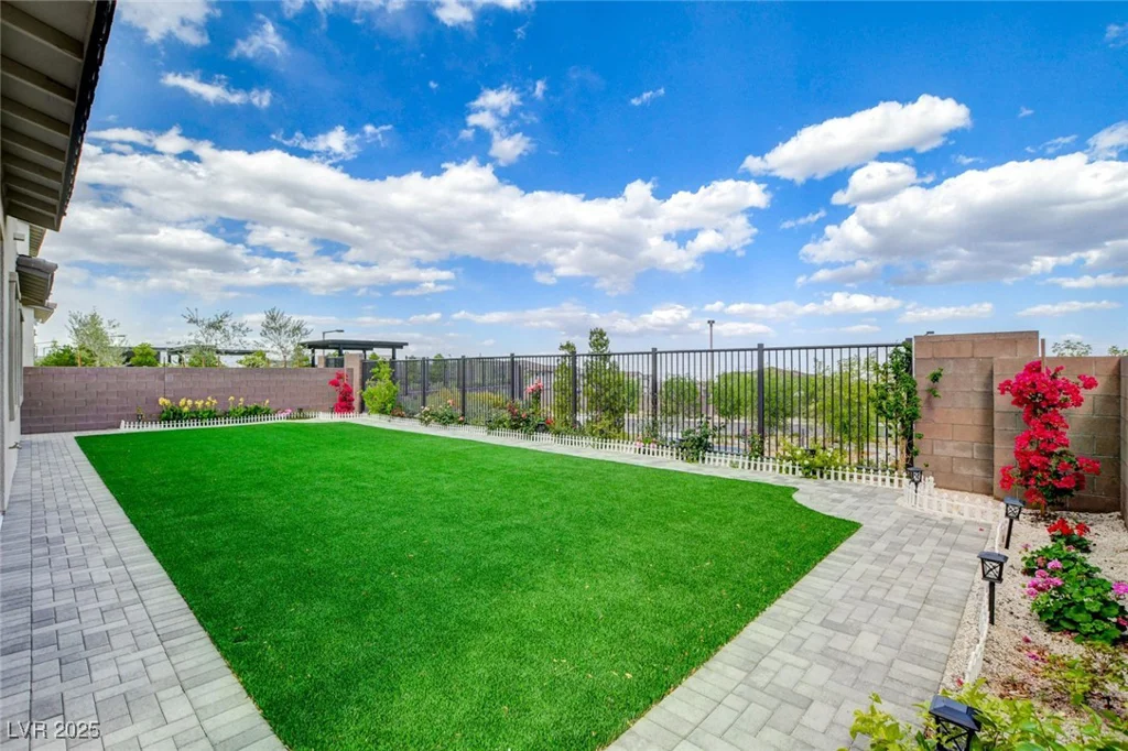 350 Gandara, Las Vegas, NV 89138