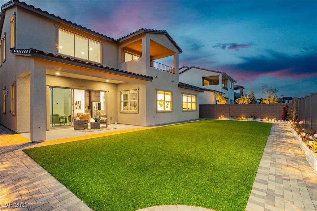 350 Gandara, Las Vegas, NV 89138