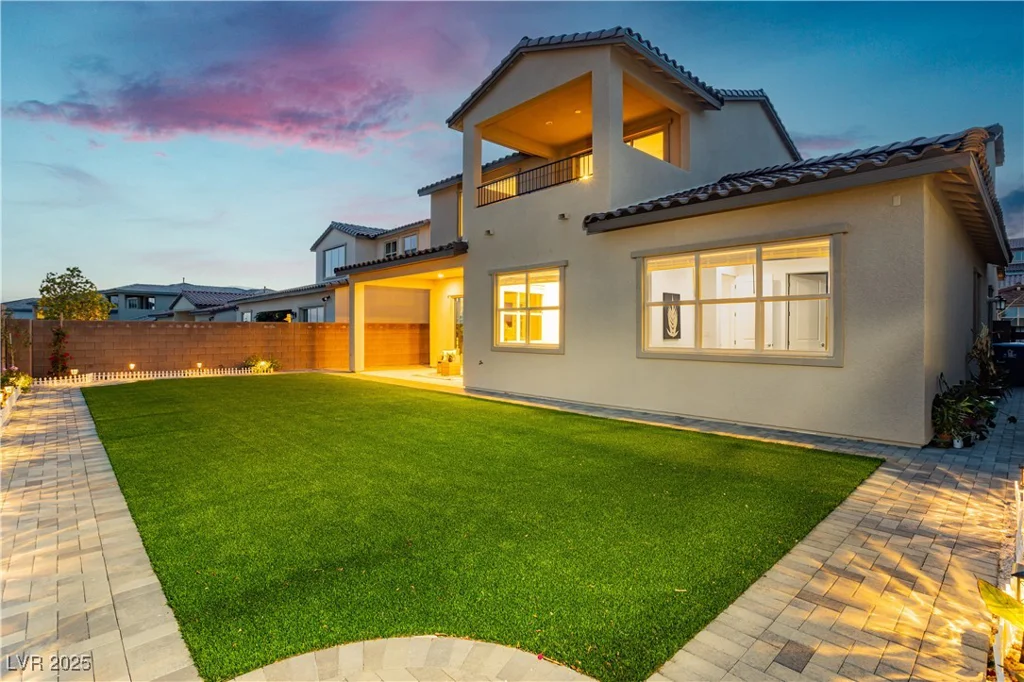 350 Gandara, Las Vegas, NV 89138