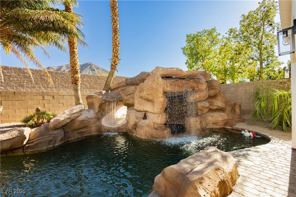 25 Blue Valley, Henderson, NV 89002