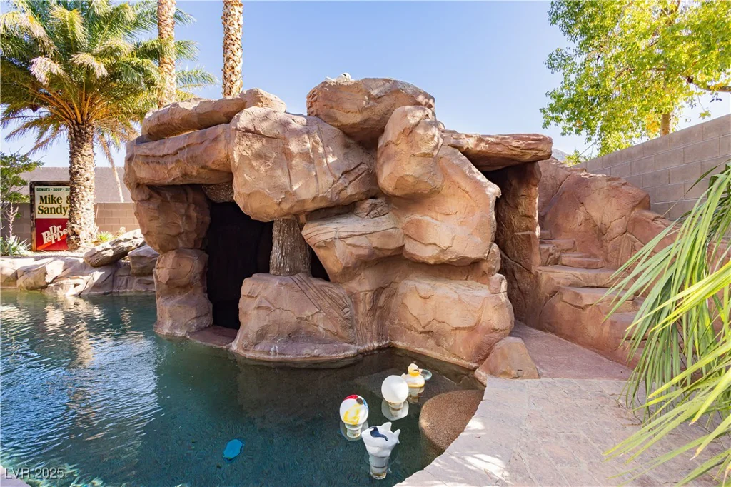 25 Blue Valley, Henderson, NV 89002