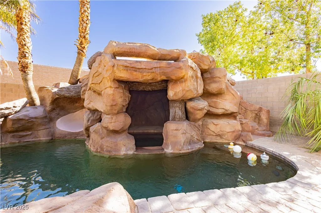25 Blue Valley, Henderson, NV 89002