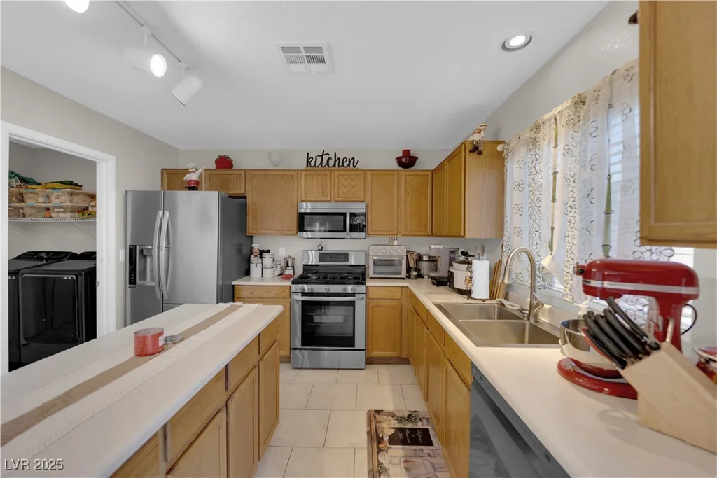 5530 Black Sea, North Las Vegas, NV 89031