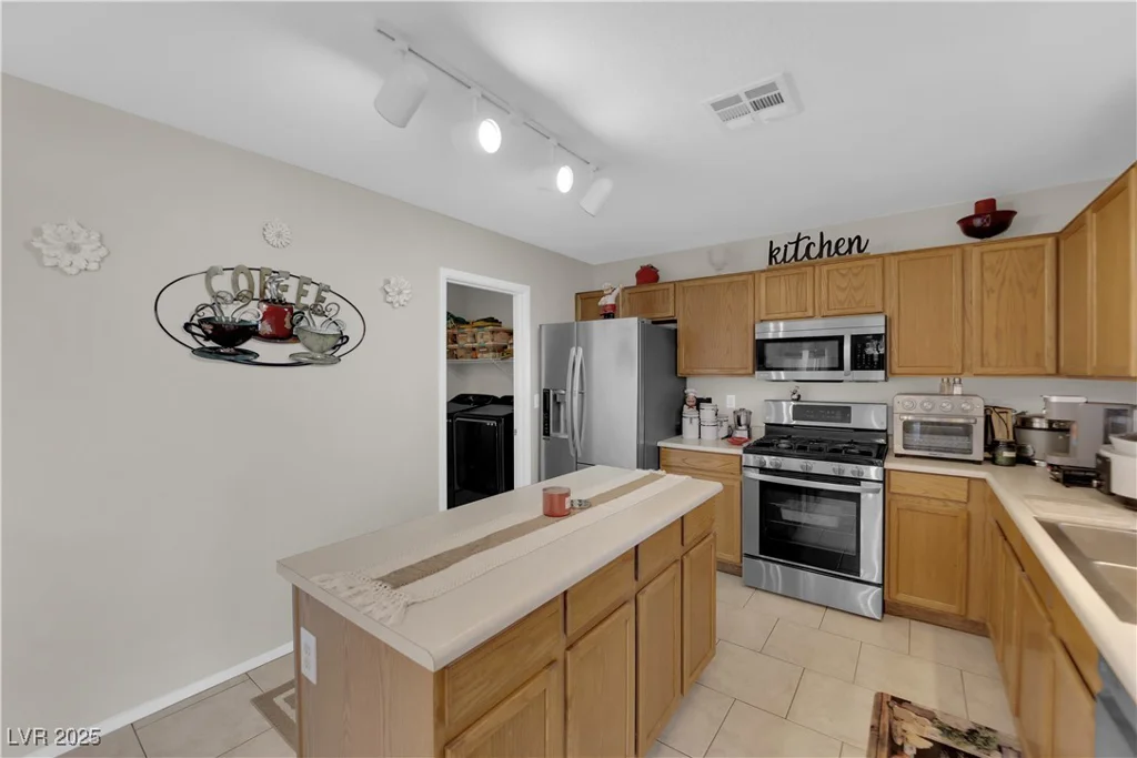 5530 Black Sea, North Las Vegas, NV 89031