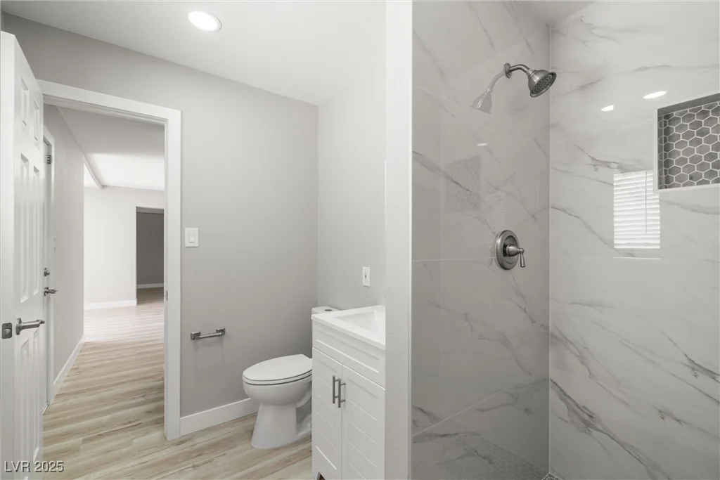 5817 Glen Eagles, Las Vegas, NV 89108