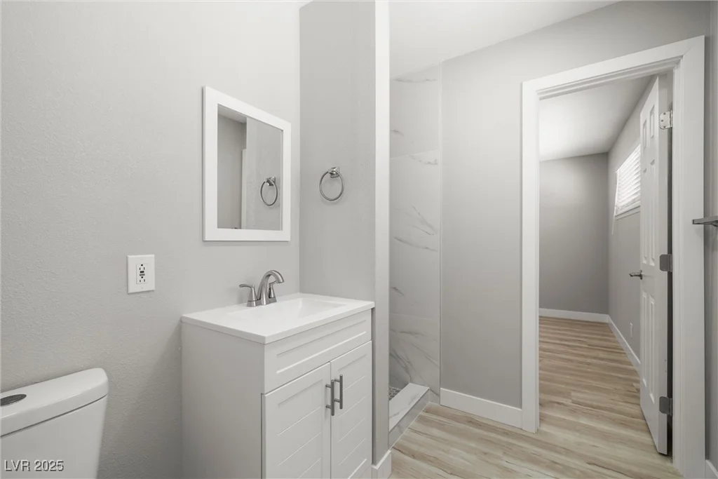 5817 Glen Eagles, Las Vegas, NV 89108