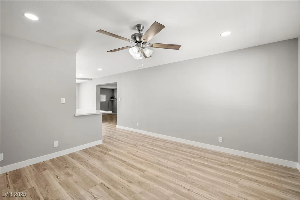 5817 Glen Eagles, Las Vegas, NV 89108