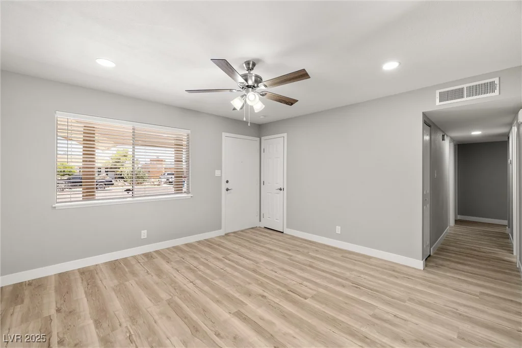 5817 Glen Eagles, Las Vegas, NV 89108