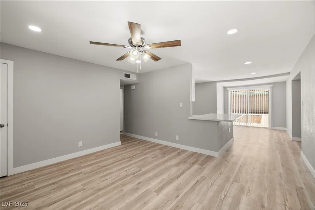5817 Glen Eagles, Las Vegas, NV 89108
